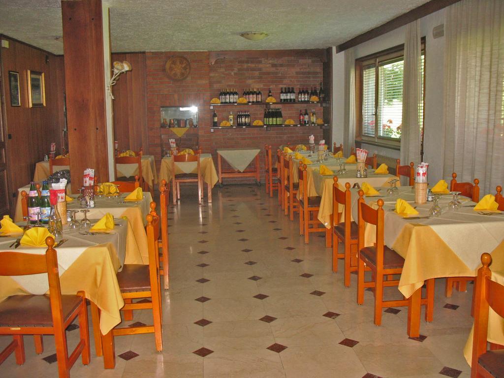 Albergo La Grolla Antey-Saint-Andre Exterior photo