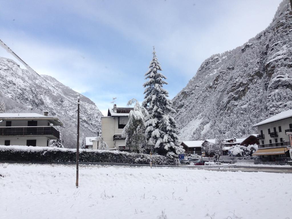 Albergo La Grolla Antey-Saint-Andre Exterior photo